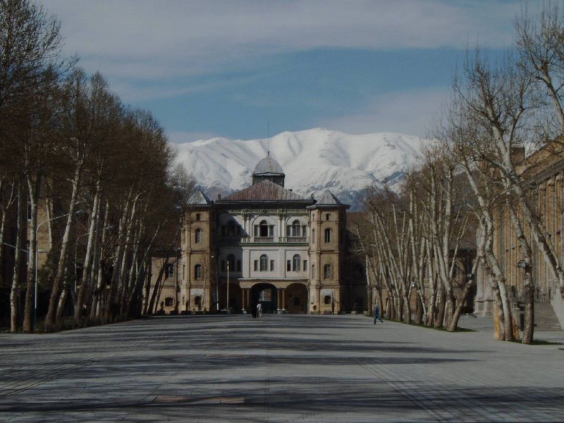 ملف:Altes-stadttor-teheran.jpg