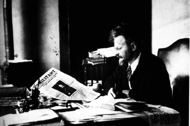 ملف:Trotsky militant.jpg
