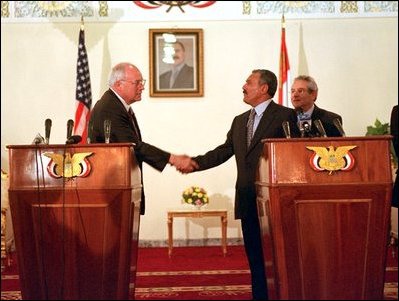 ملف:Aa salih with cheney.jpg