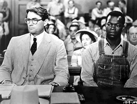 ملف:Atticus and Tom Robinson in court.gif