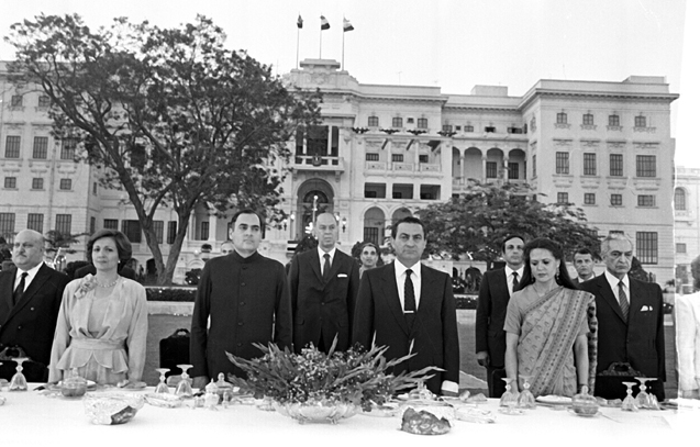 ملف:Mubarak-Rajiv-Gandhi-Cairo-1985.jpg