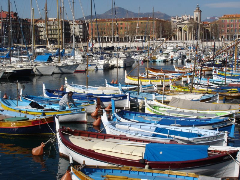 ملف:Nice harbor.jpg