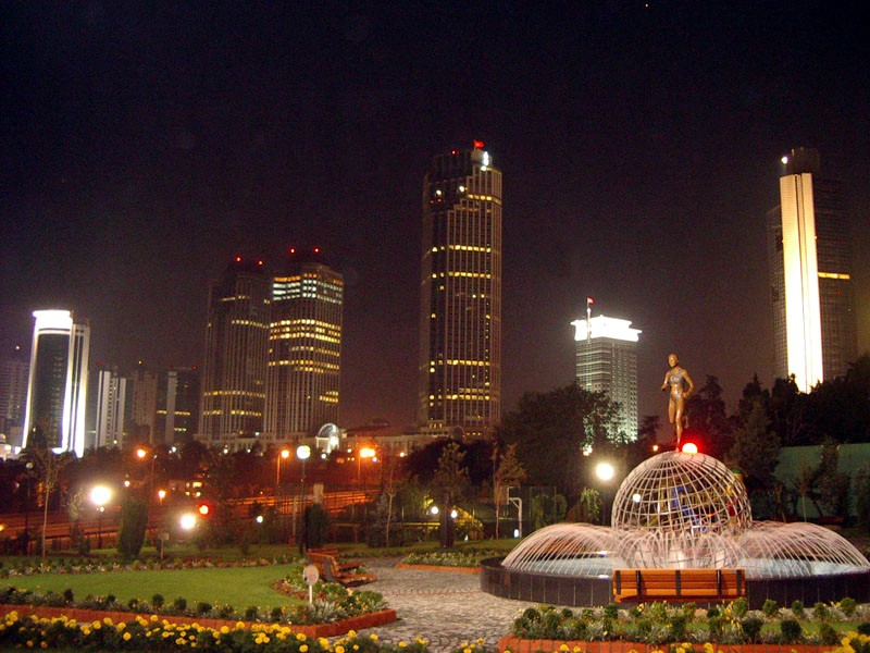 ملف:Levent financial district in Istanbul.jpg
