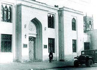 ملف:The first film studio in Baku.jpg