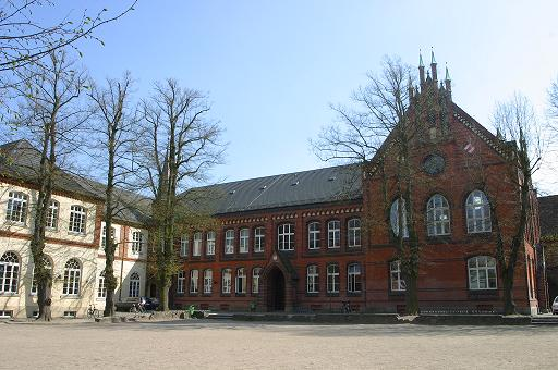 ملف:Große Stadtschule--front-view-1.png
