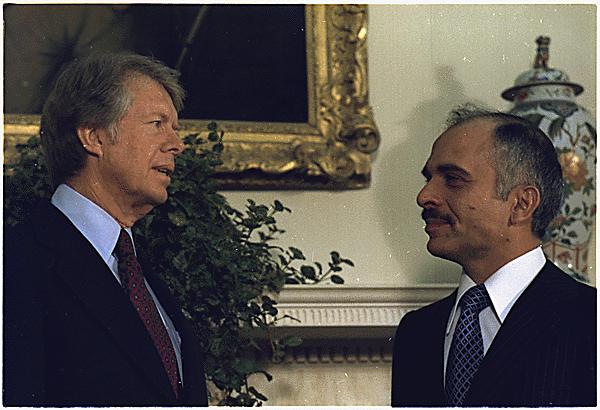 ملف:President Carter with king Hussein of Jordan 1977.jpg