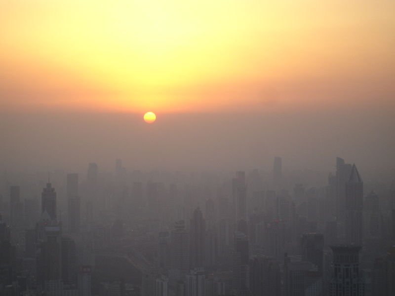 ملف:Shanghaiairpollutionsunset.jpg