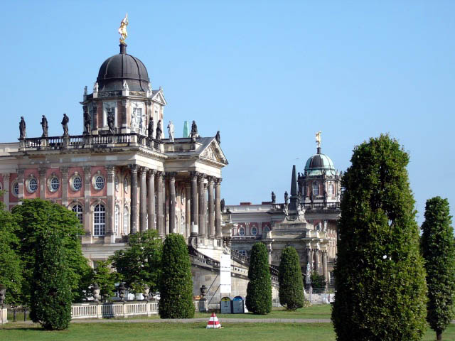 ملف:University of Potsdam at Neues Palais.jpg