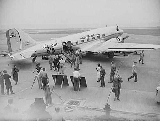 ملف:American DC-3.jpg