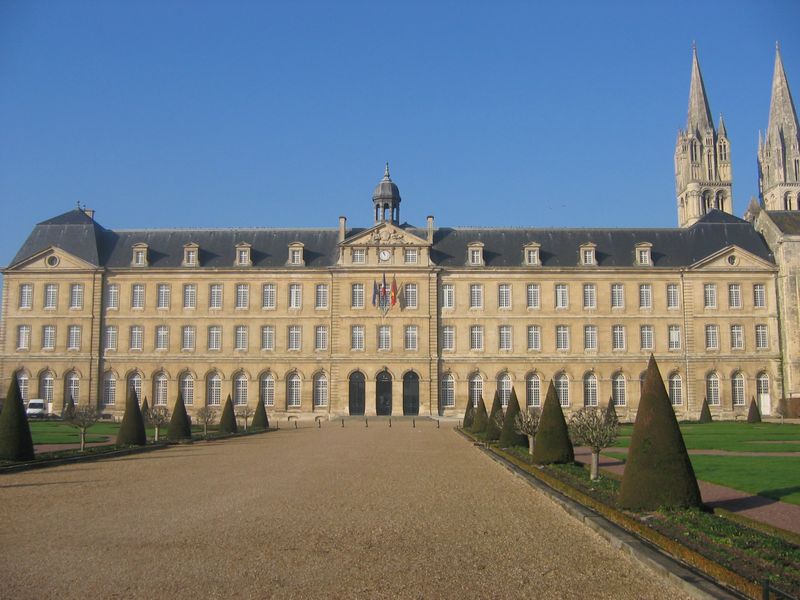 ملف:Caen Hôtel de Ville.JPG