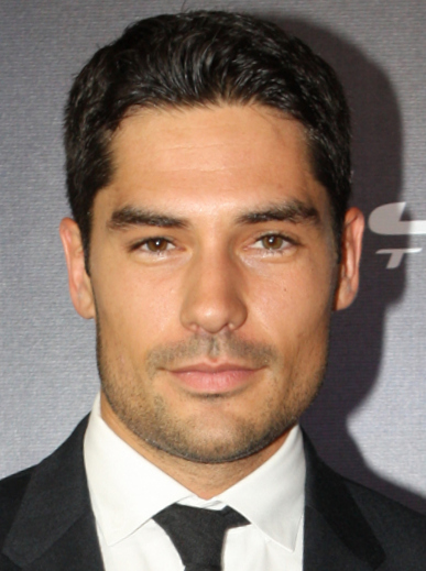 ملف:D.J. Cotrona 2013.jpg