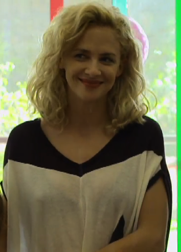 ملف:Leonora Balcarce en El Mal Menor (2015) (cropped).png