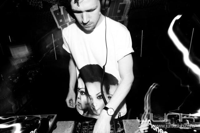 ملف:Raffertie live.jpg