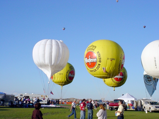 ملف:GasballoonsABQ.jpg