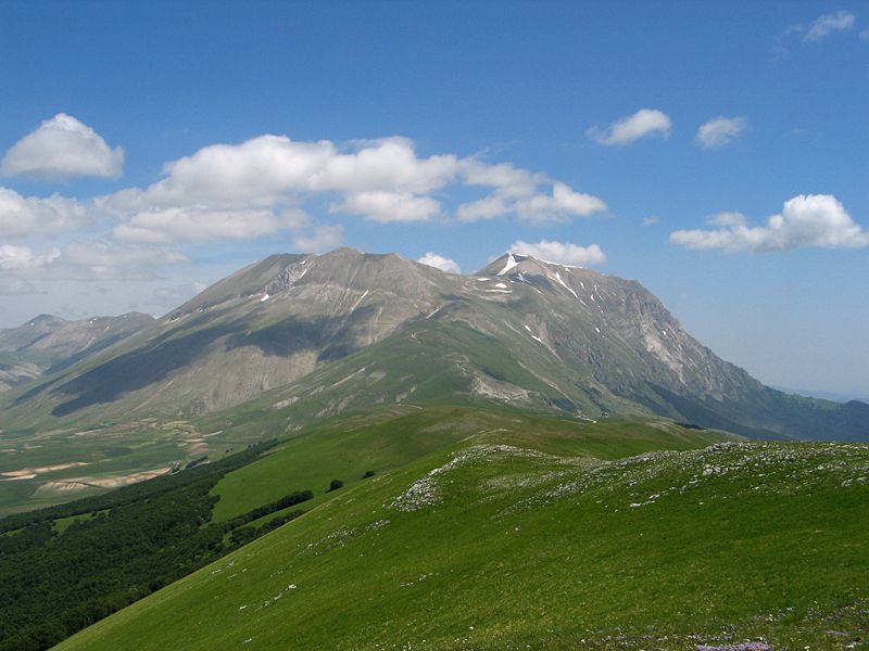 ملف:South Ridge - Monte Vettore.JPG