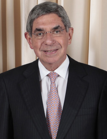 ملف:Óscar Arias.jpg