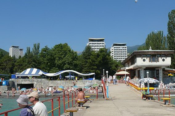 ملف:Устье реки Четтеке-Узень на территории санатория Крым, Партенит.jpg