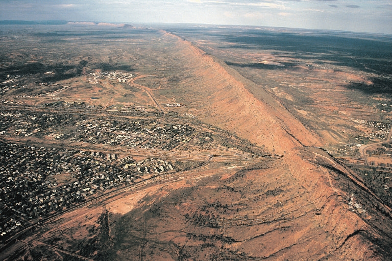 ملف:Alice Springs ridge.jpeg
