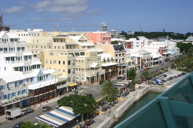 ملف:Front Street Hamilton Bermuda.jpg