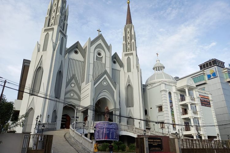 ملف:Katedral samarinda.jpg