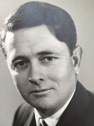 ملف:Peter Grahame Browne, MHR.jpg