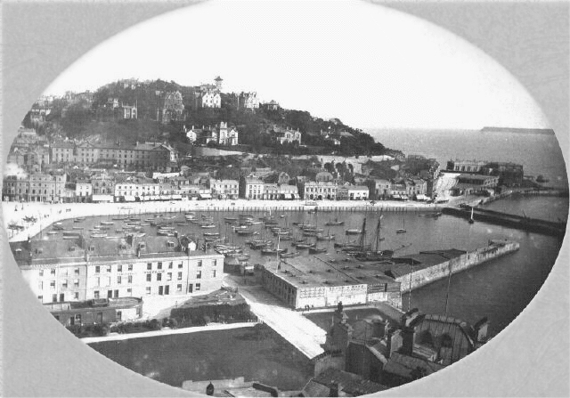 ملف:Torquay 1890 oval.jpg