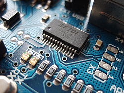 ملف:Arduino ftdi chip-1.jpg