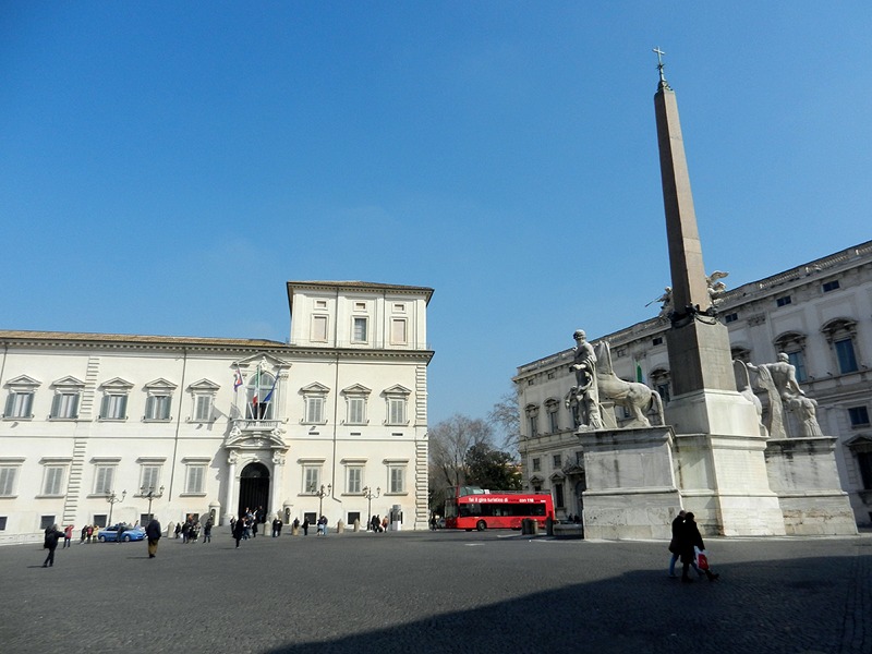 ملف:1433RomaPzaQuirinale.jpg