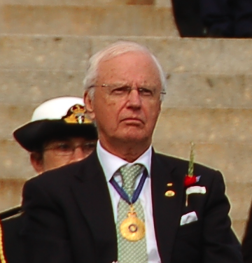 ملف:Alex Chernov Governor of Victoria.png