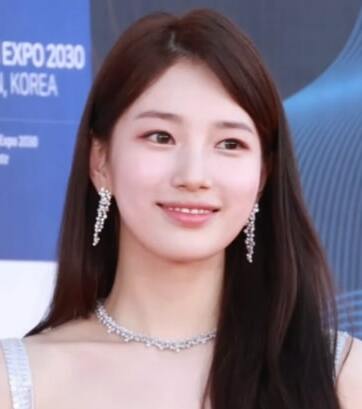 ملف:Bae Suzy 2nd Blue Dragon Series Awards 1 (cropped).jpg