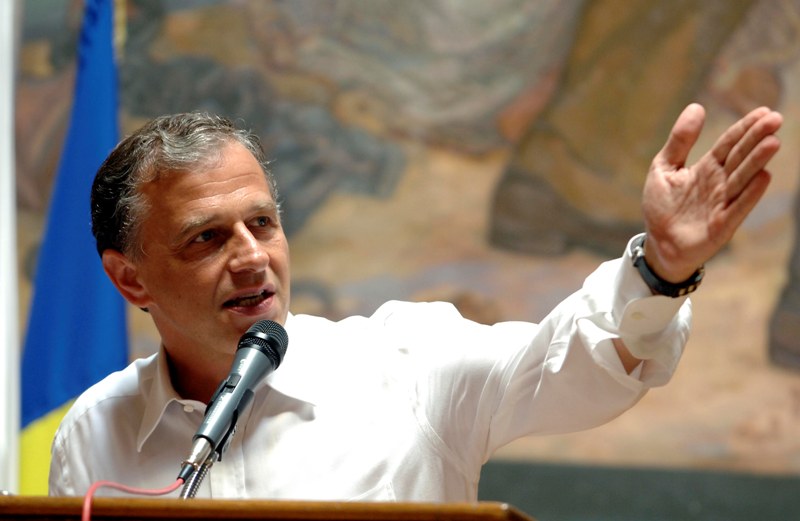 ملف:Mircea Geoana 1.jpg