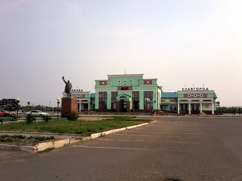 ملف:Славгород жд вокзал.jpg