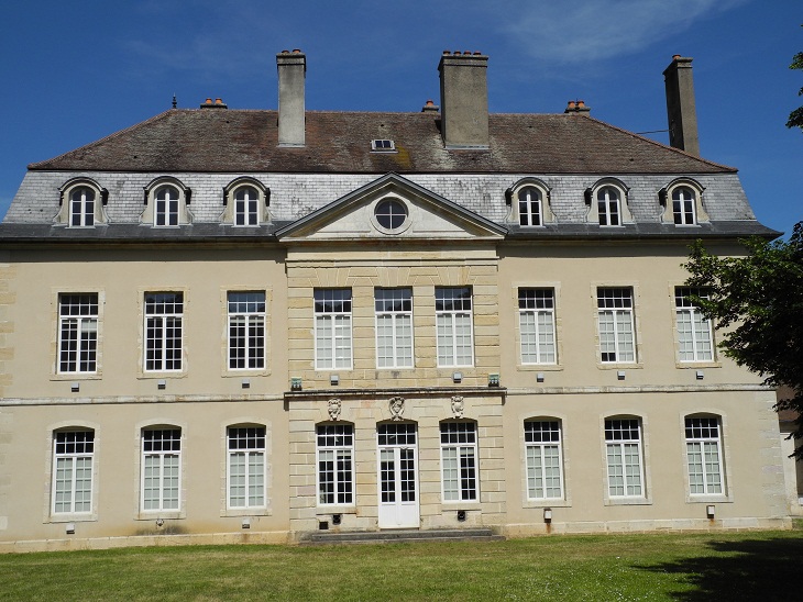ملف:Chateau de Genlis facade ouest.jpg