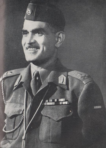 ملف:Qasim in uniform.png