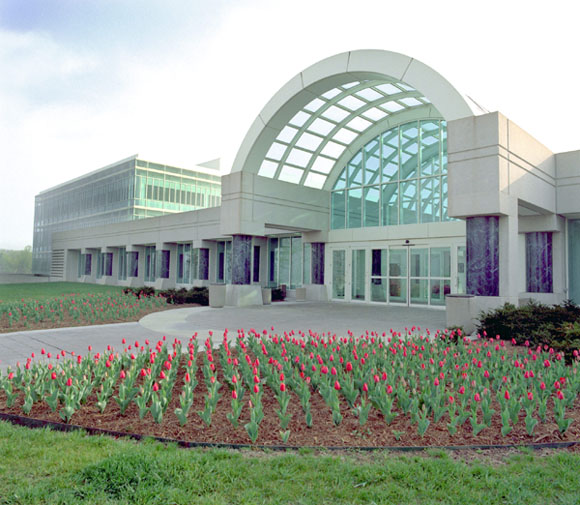ملف:CIA New HQ Entrance.jpg