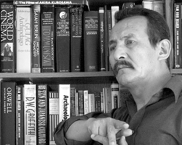 ملف:Jamyang norbu for cinema n tibet.gif