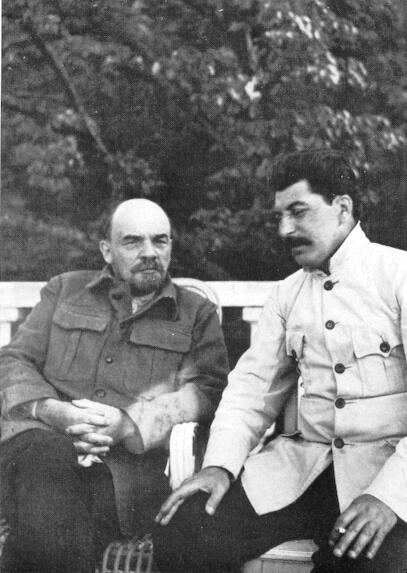 ملف:Lenin and stalin.jpg