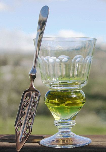 ملف:Absinthe-glass.jpg