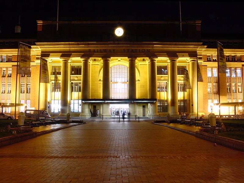 ملف:WellingtonRailwayStation 14May2003 JChristianson.jpg