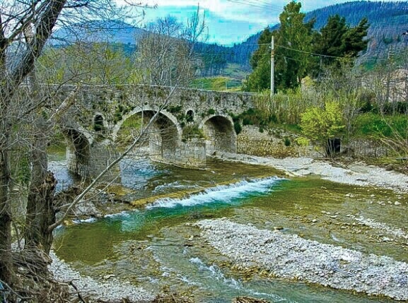 ملف:Cervaro river at Bovino bridge.jpg
