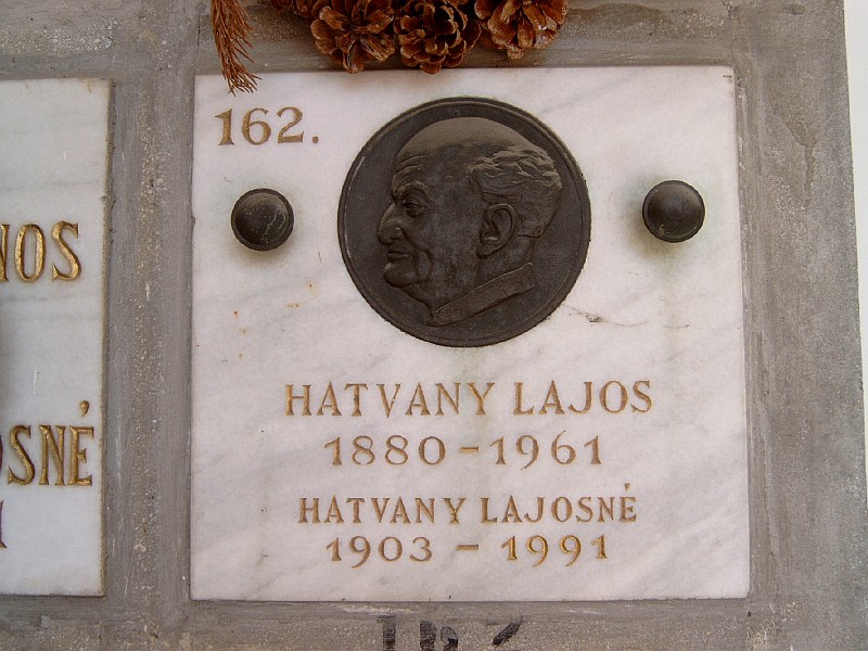 ملف:Hatvany Lajos sírja.jpg