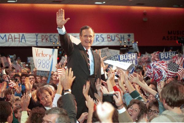 ملف:George H.W. Bush campaign 1988.jpg