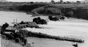 ملف:Owen Falls Dam construction.jpg