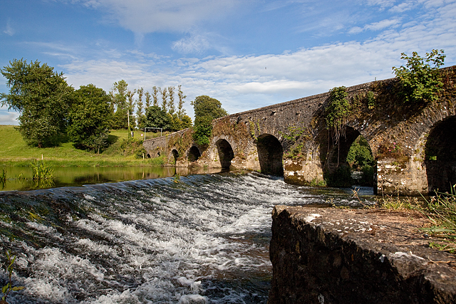 ملف:Glanworth Bridge - geograph.org.uk - 1392152.jpg