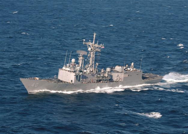 ملف:Oliver Hazard Perry-class frigate USS Halyburton.jpg