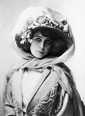ملف:Mistinguett by Nadar.jpg