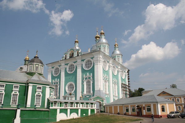 ملف:Cathedral of the Dormition in Smolensk.jpg