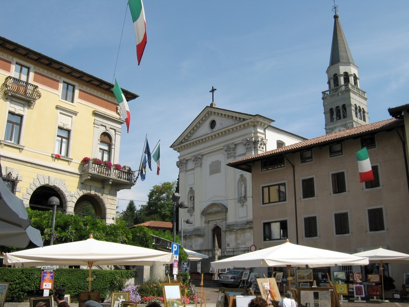 ملف:Centro tricesimo.jpg