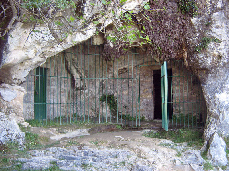 ملف:Cueva de Covalanas.jpg