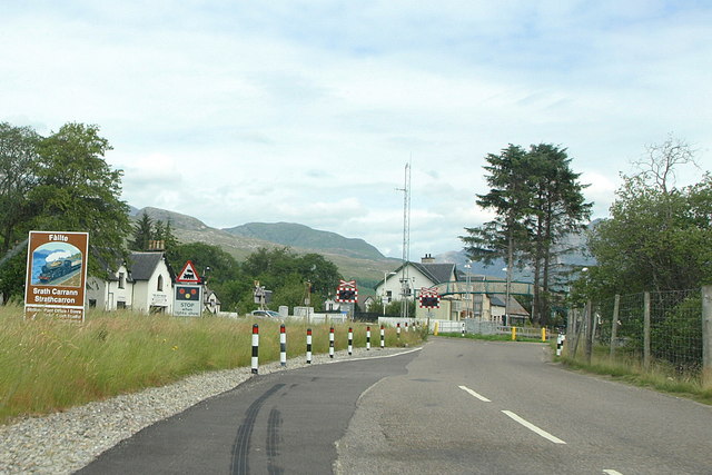 ملف:Entering Strathcarron on the A890 - geograph.org.uk - 1404475.jpg